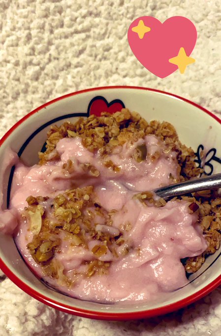 late night home made granola and coconut strawberry yogurt. yums. https://t.co/dHDDMRAmkh<a href="/tag/love"class="tags"><span>#love</span></a><a href="/tag/photography"class="tags"><span>#photography</span></a><a href="/tag/flowers"class="tags"><span>#flowers</span></a><a href="/tag/bliss"class="tags"><span>#bliss</span></a><a href="/tag/lilacs"class="tags"><span>#lilacs</span></a>