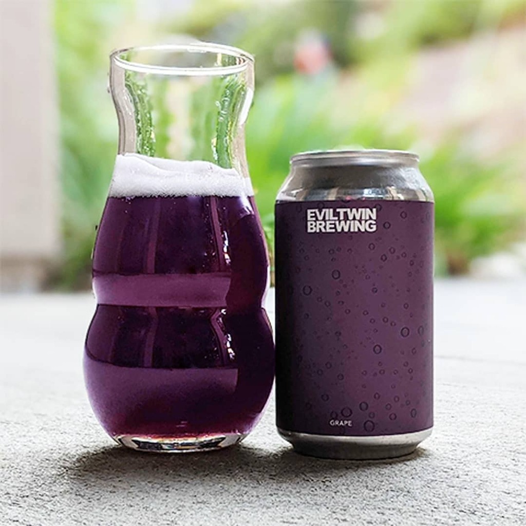 Craftshackbeer's tweet photo. It's hot and we are desprite for an ice cold sour! @eviltwinbrewing Grape Sour Ale 🍇 is a soda style that is super refreshing! Available on CraftShack!
.
.
.
#sour #sourale #sourbeers #sourales #fruitedbeer #sourbeerlover #sourbeerrules #craftnotcra… https://t.co/6RCwRujmk5 https://t.co/qgnTa1jxEE