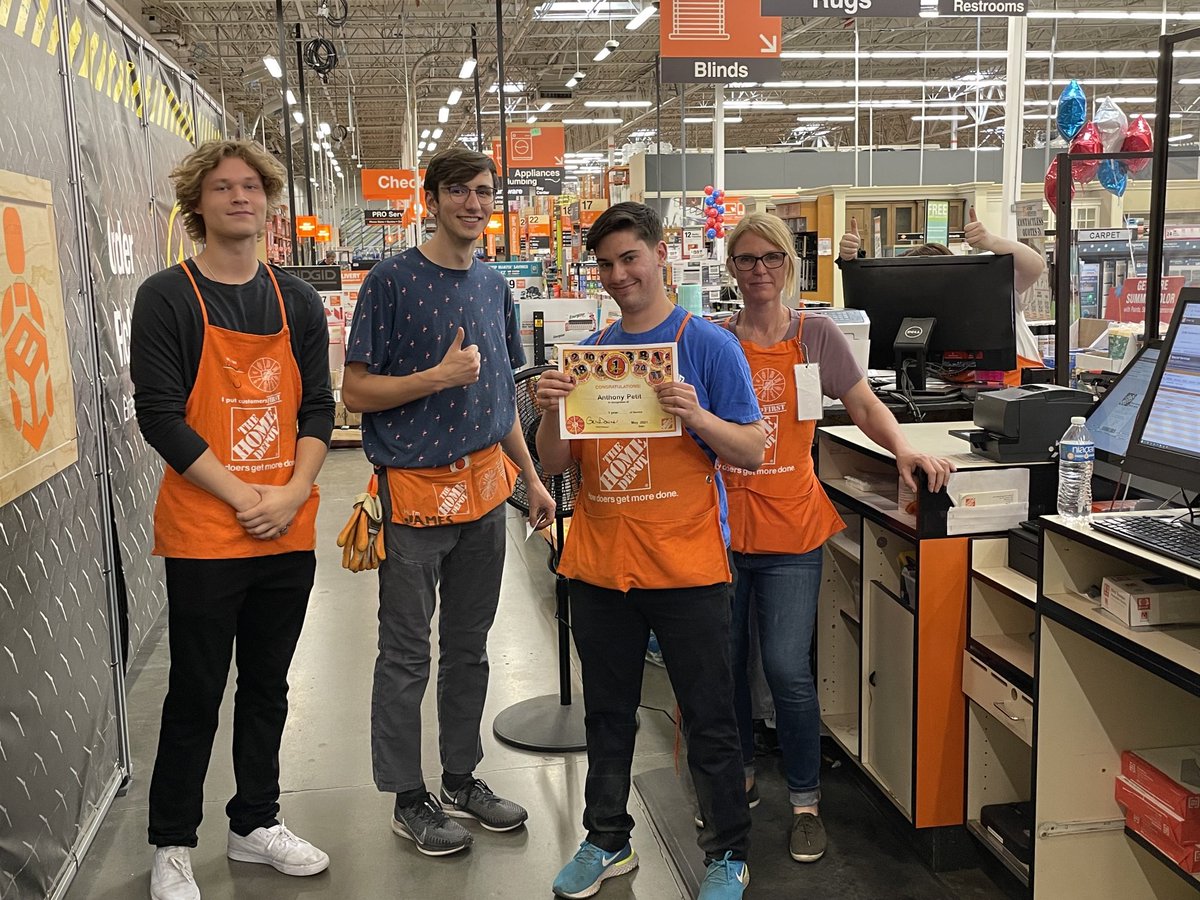 We had a belated HD birthday in the house! Anthony hit his 1st birthday here at #THE4015! Happy HD birthday my dood! ⁦<a href="/geri4015/">Geri Downs</a>⁩ ⁦<a href="/Beckysnell6/">Becky Snell</a>⁩ ⁦<a href="/ElijahJoslyn/">Elijah Joslyn</a>⁩ ⁦@RosebudOMalley⁩