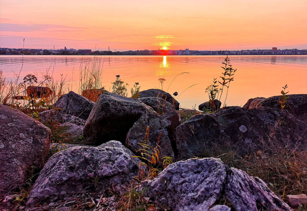 Have a wonderful weekend #Finland #Helsinki #Sunset #photography #StormHour #photo #travel #Photograph #weather #nature #sunset #Summer #weekend #FridayMotivation https://t.co/a7JuQMyclp