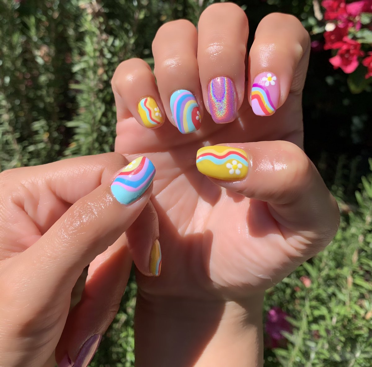 227743_'s tweet photo. the last few months I’ve discovered a passion for nail art and I’m so proud of how much I’ve learned. Also HUGE THANKS to my friends who let me practice on them!! 🥰🥺😭 

ig - nailsogolden https://t.co/6e1peAceQT