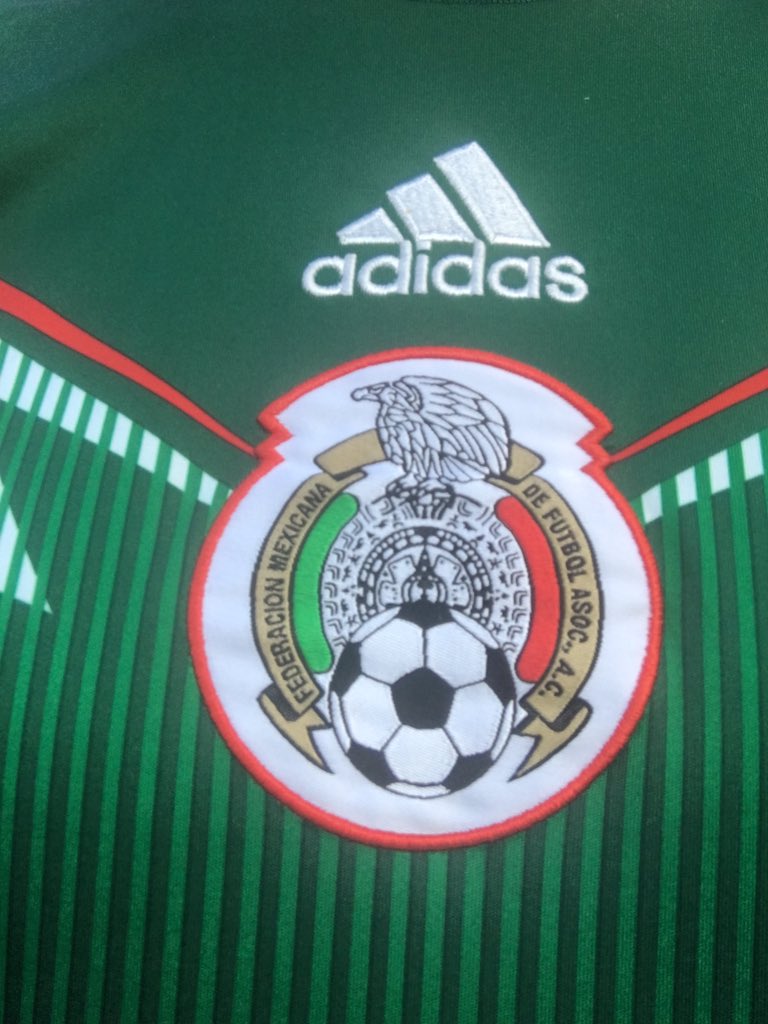 CapsOffside's tweet photo. #PrideKitChallenge Day: Green
Mexico home 2013. Lightning! Eagle! https://t.co/jm97sfmrrI