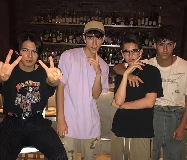 mikafiles's tweet photo. happy 1000 days since @intersectiontyo’s debut! we will always be family forever 🥺💚💛💙❤️

#INTERSECTION_TOKYO https://t.co/cmAjCiHDzm