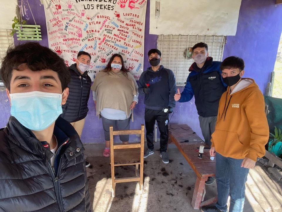 dearmapaola's tweet photo. PELUQUERÍA SOLIDARIA

Esta mañana, La Juventud Radical de Merlo se hizo presente en el comedor “Los Pekes”, ubicado en Mariano Acosta. 

Se llevó a cabo una jornada de corte de pelo gratuito para los chicos del Barrio. 

#UcrMerlo
#Posse
#ElPasoQueSeViene https://t.co/sfkPxVGB2Q