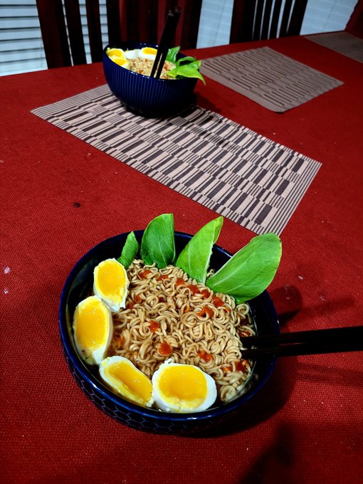 I am now obsessed with improving cheap noodles https://t.co/5R44Kd6Dn1