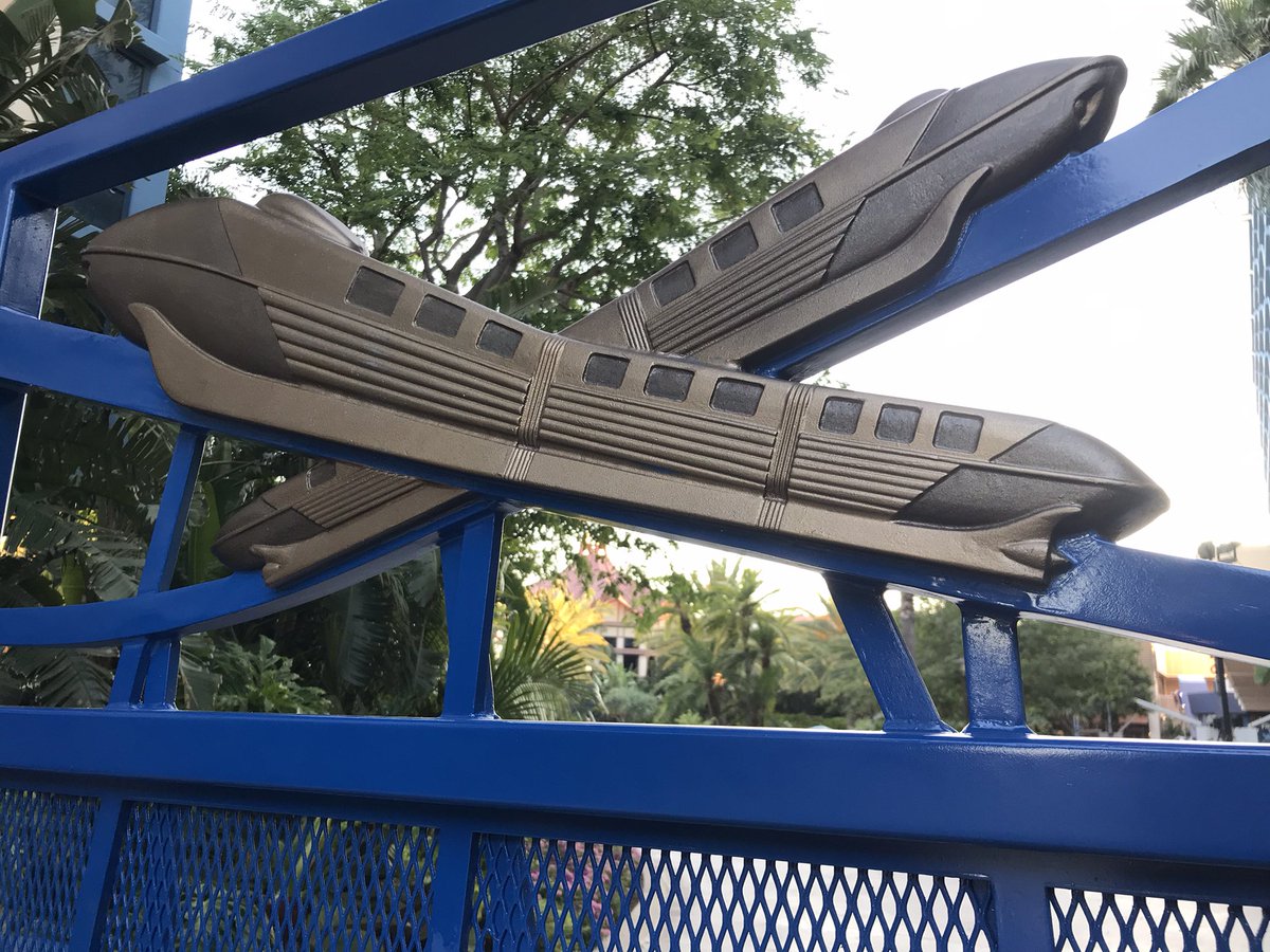 MagicAndWalnut's tweet image. A @Disneyland Monorail-themed gate has been installed at the main pedestrian entrance to the Disneyland Hotel on the eve of the hotel’s reopening. The keycard gate will enable Disney to restrict non-hotel guests’ access to the hotel grounds and/or implement security screening.