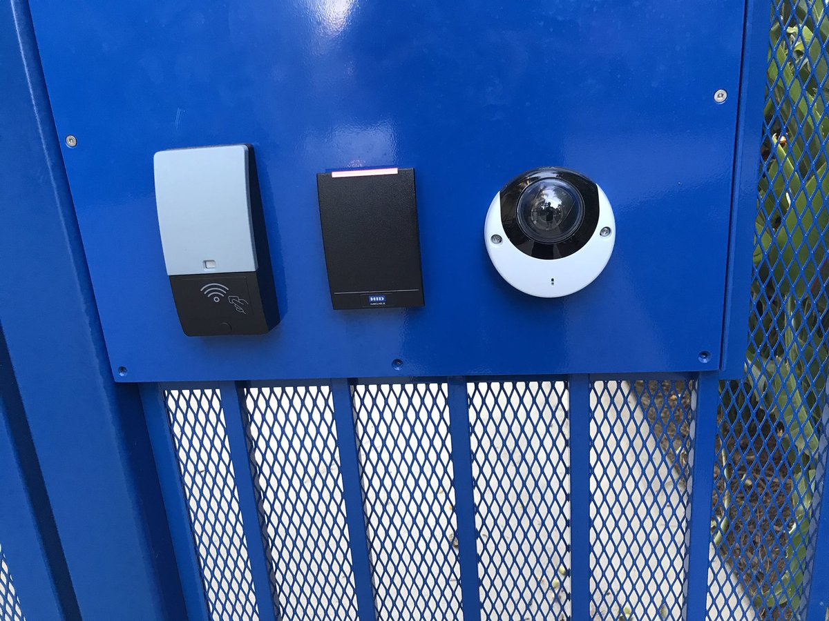 MagicAndWalnut's tweet image. A @Disneyland Monorail-themed gate has been installed at the main pedestrian entrance to the Disneyland Hotel on the eve of the hotel’s reopening. The keycard gate will enable Disney to restrict non-hotel guests’ access to the hotel grounds and/or implement security screening.