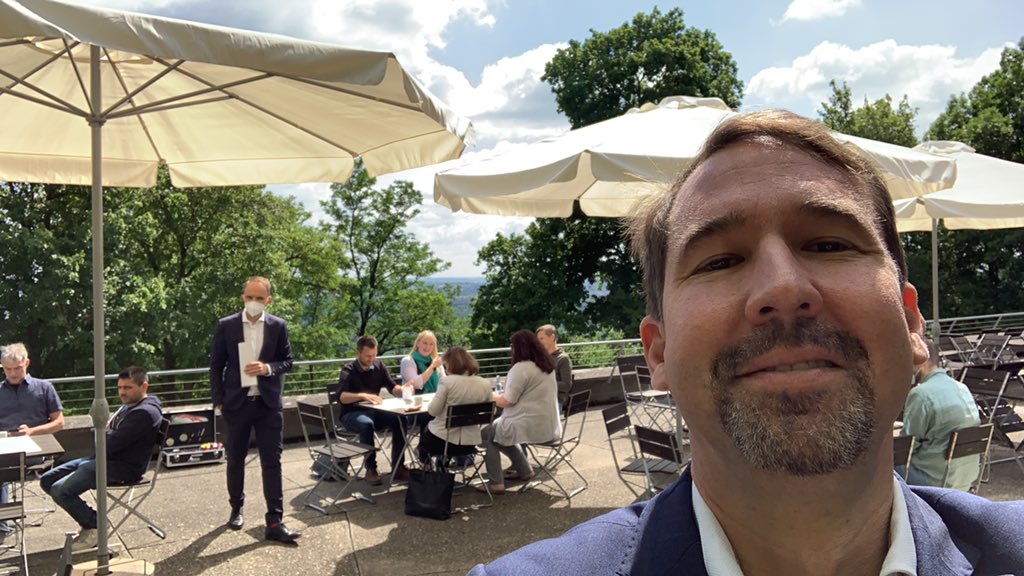 DocHantel's tweet image. #bildungscampus #Eselsberg #Ulm: Konferenz mit rund 30 klugen Entscheidern an historischer Städte #hfg #HochschuleFürGestaltungUlm wo vor 50 Jahren #OtlAicher, #IngeScholl und #MaxBill Design-und Bildungsgeschichte gestalteten