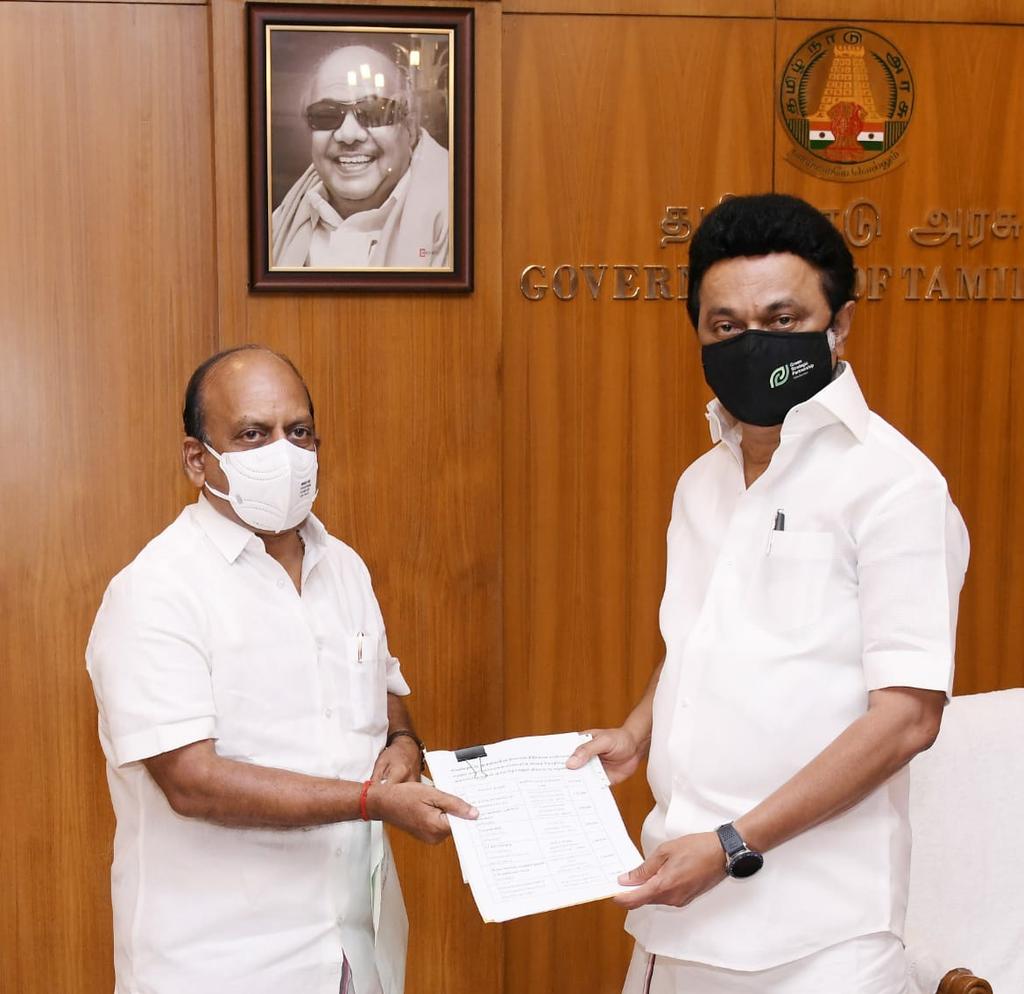 thamoanbarasan's tweet photo. மாண்புமிகு @CMOTamilnadu அண்ணன் @mkstalin  அவர்களை சந்தித்து,  கொரோனா நிவாரணப் பணிகளுக்காக முதலமைச்சர் நிவாரண நிதிக்கு பல்வேறு நிறுவனங்கள் மற்றும் பொதுமக்கள் என்னிடம் வழங்கிய 10 லட்சத்து 79 ஆயிரத்து 500 ரூபாய்க்கான காசோலையை வழங்கிய போது.. https://t.co/Hejw28PKFv