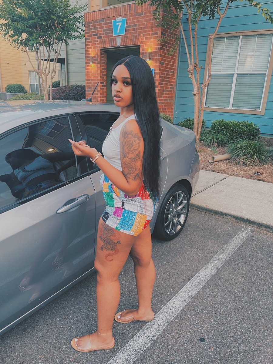 akerianicole's tweet photo. WhosWhoOfASU                                               •Akeria Parkman
•SENIOR SZN🥳
•#trainerbae💊 
• My face might be mugging but it’s my resting bitch face🤣 speak when you see me☺️
• Business owner💰 https://t.co/JI2cCvoMkv