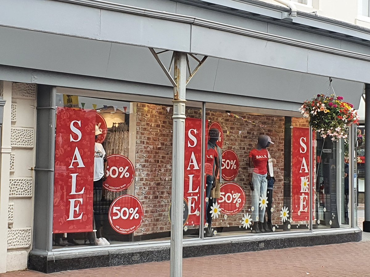 KEBuckley1's tweet photo. Love a sale @StringersLytham. Early bird and all that. I could have bought up the shop. @LythamLifeStyle #fyldecoast #shoplocal https://t.co/EOF4u427az
