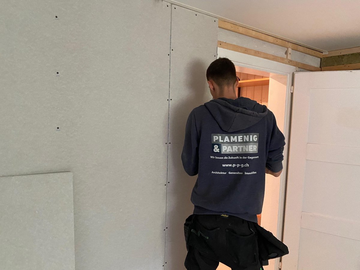#Kunden-Arbeiten: #Trockenbau-Arbeiten - Verplankung von Wänden in einem Hobbyraum eines Einfamilienhauses. 
Gerne stehen auch wir Ihnen für Ihr Bauprojekt zur Verfügung. 
p-p-g.ch

#Umbau #Renovation #Sanierung 
#Trockenbauarbeiten #Gipserarbeiten
#PlamenigPartner