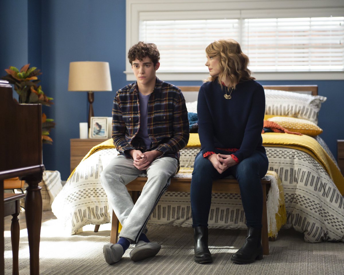 imkid2pluto's tweet image. i have a confession , i forgot ricky had a mom and i thought this picture was fake and was taylor swift edited onto ricky’s bed.