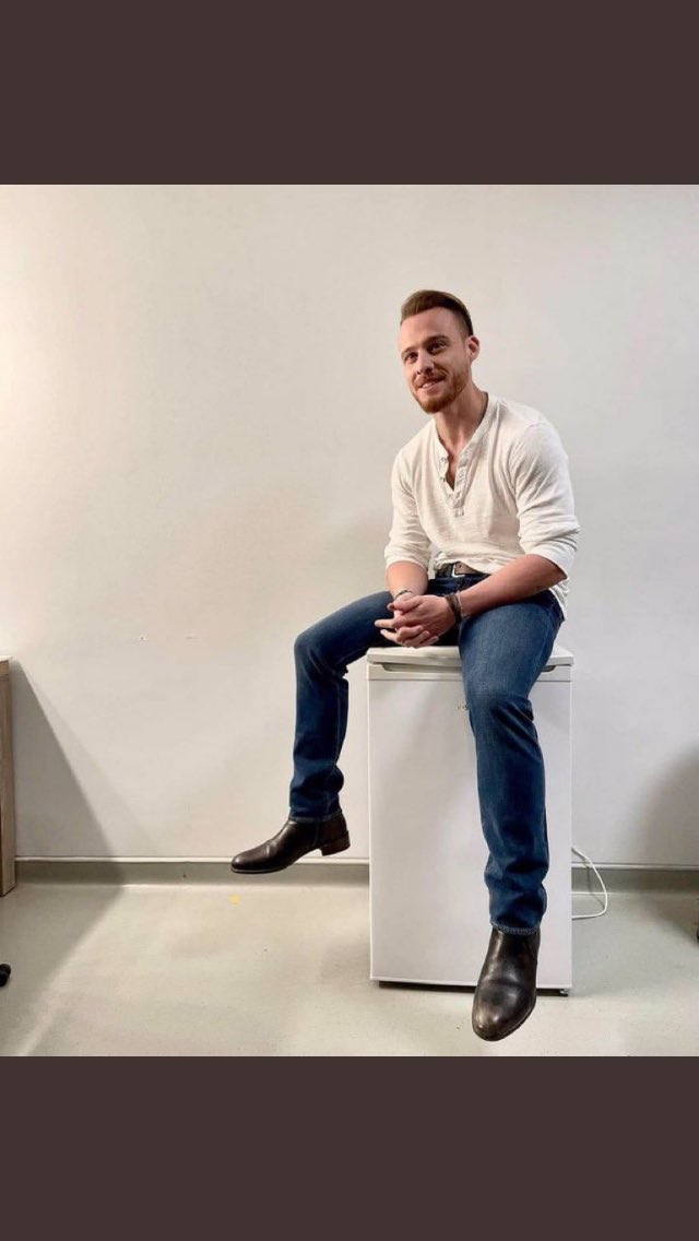 Sencalkapimi14s's tweet photo. #HandeErcel #KeremBürsin #ibrahimselim 😉☺️ https://t.co/Y9k8LcamPM