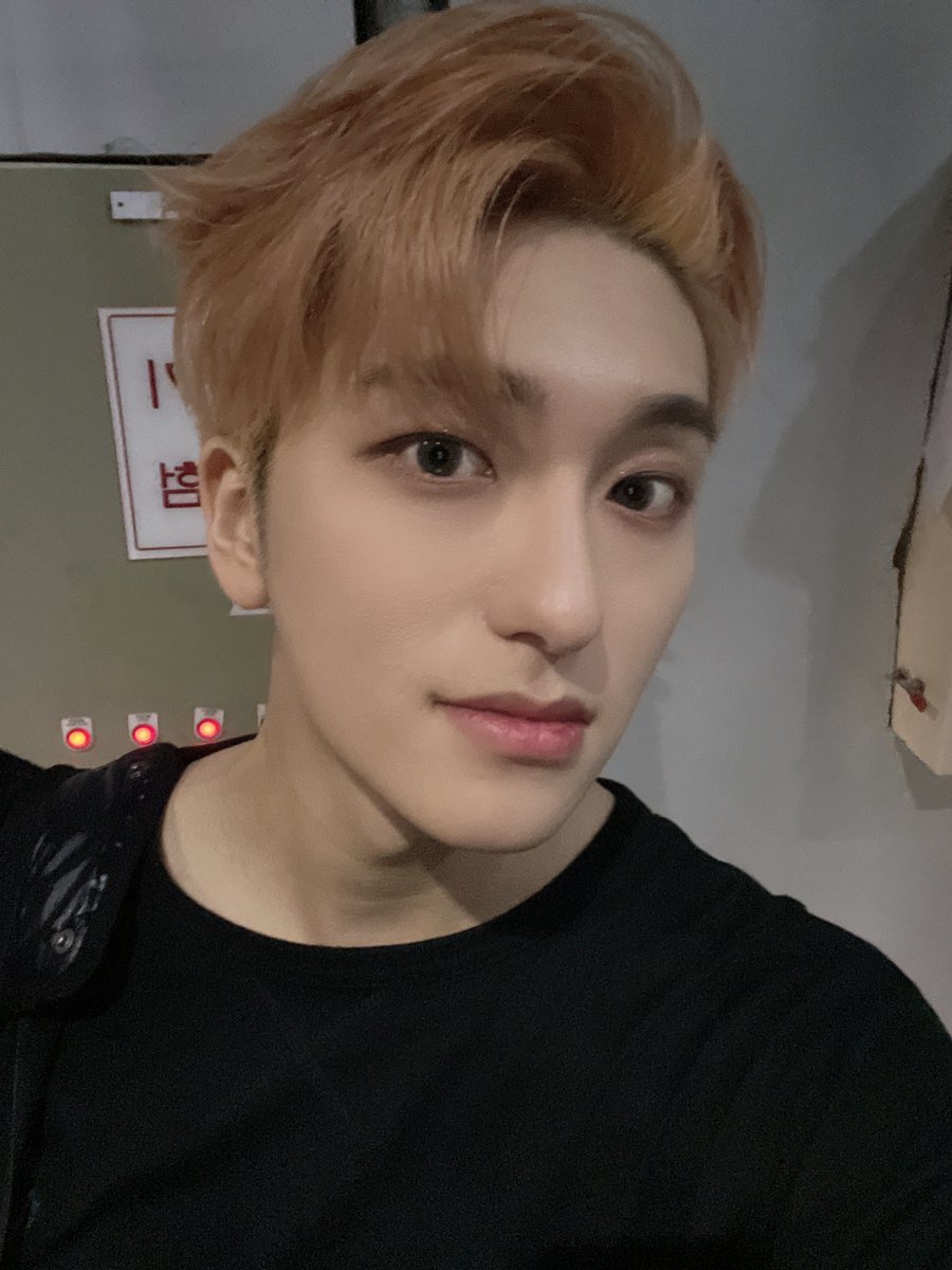 OmegaX_members's tweet photo. [#OX]

뮤뱅 출퇴근!

#OMEGA_X #오메가엑스 #세빈 https://t.co/vGPDlbN6KL