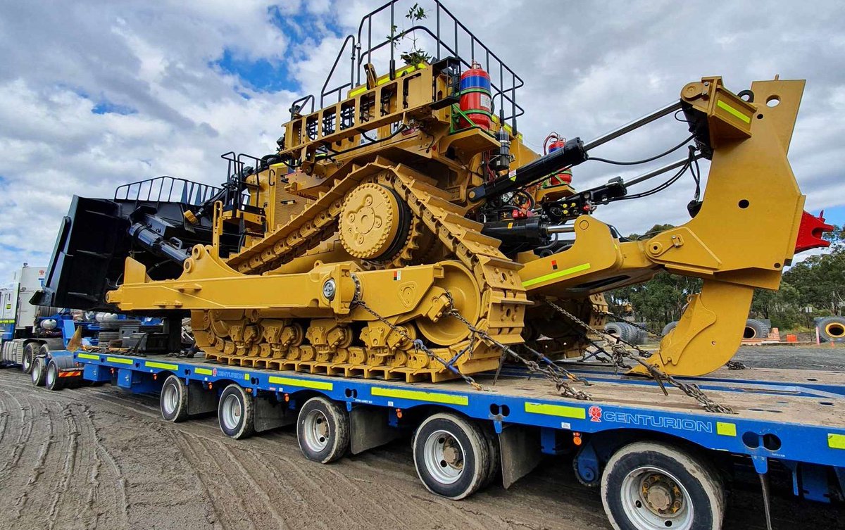 im_mining's tweet photo. Stanwell’s Meandu coal mine in Queensland, Australia, has taken delivery of a new Cat D11 dozer from local Cat distributor Hastings Deering | https://t.co/6NvfP6ZNFJ #StanwellCorp @CatMining @HastingsDeering #CatD11 #Meandu #miningdozers https://t.co/7xghytUYO3
