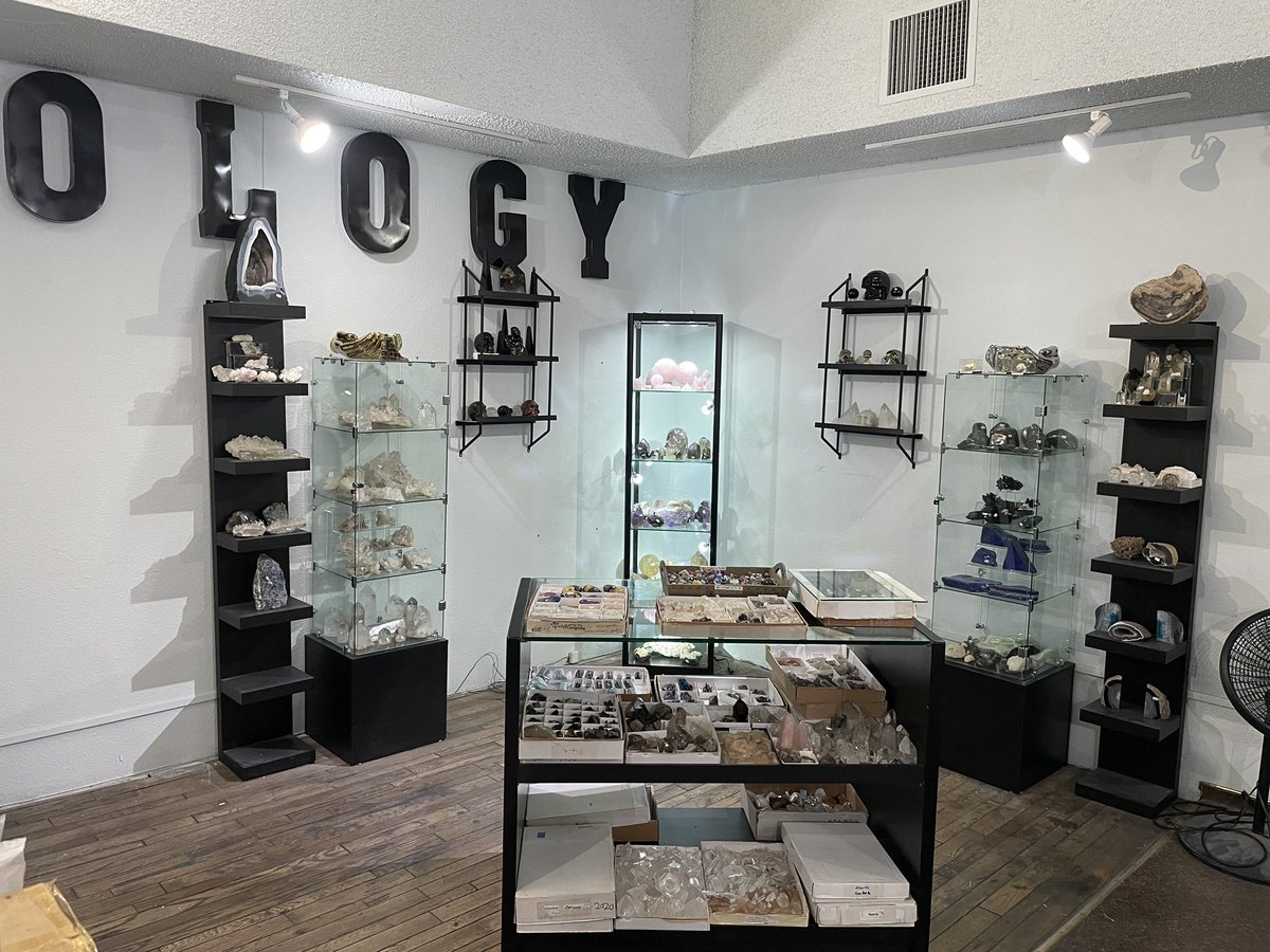 livlopezwill's tweet photo. Hey Friends and Family. This weekend we’re having our grand reopening to our family shop in #OldSacramento. If you’re in #oldsac come check us out. #ologyoldsac #smallowned #waterfront #metaphysical #4thofJuly #ShopSmall #SacramentoProud https://t.co/0lNcEnqmXZ