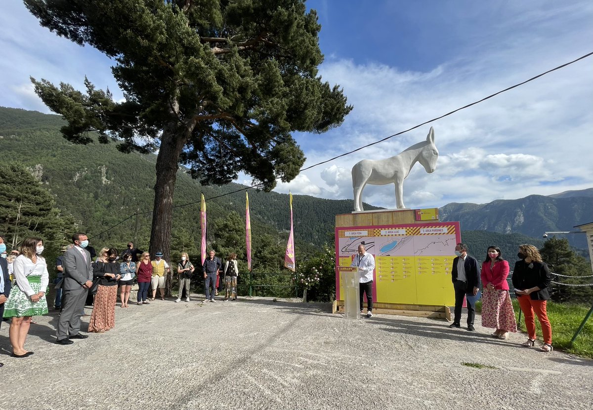 ComuEncamp's tweet photo. La inauguració de @LandArtAndorra dona el tret de sortida a una magnífica experiència per visitar Les Pardines i Engolasters transformades en una “galeria d’art” a l’aire lliure, oberta a tothom, per gaudir de l’art i la natura! #landart #encamp #andorra #lespardines https://t.co/75fFbKgBTD