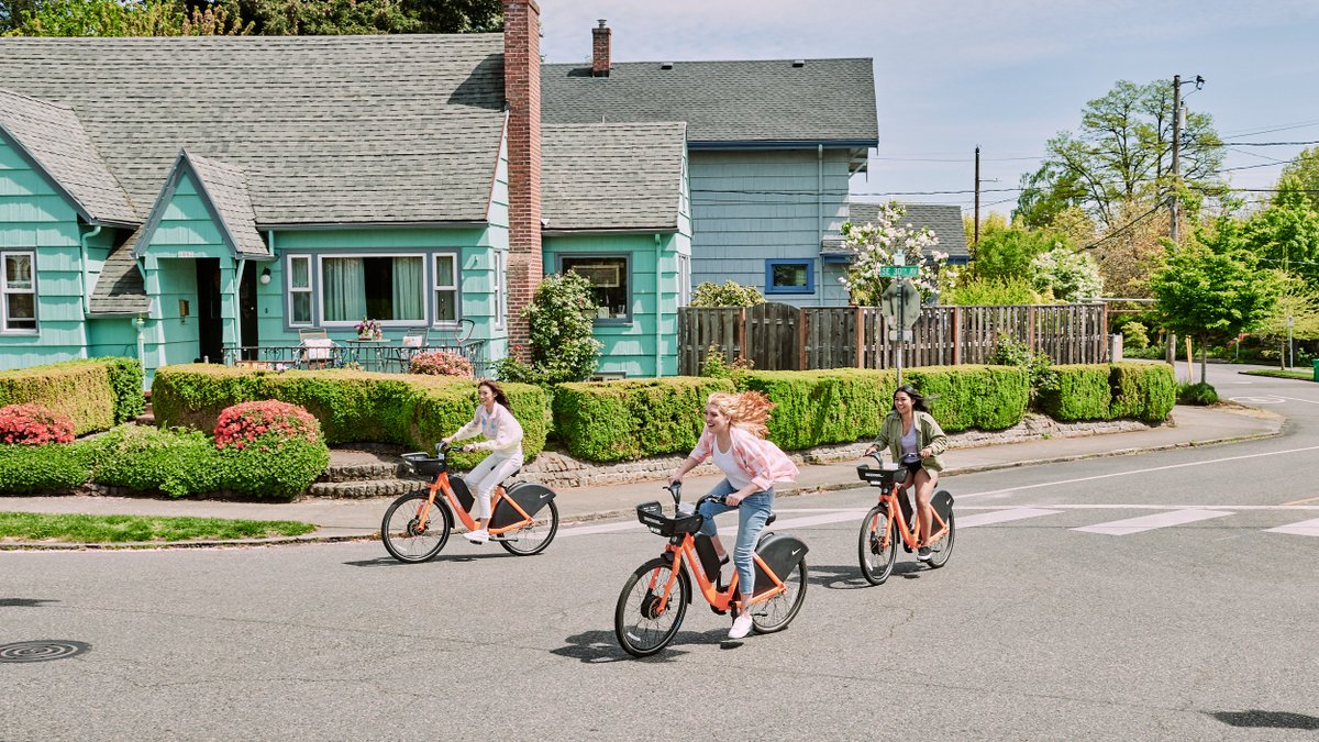 BIKETOWNpdx's tweet image. Celebrate the Fourth with a friends &amp;amp; family bike parade! 

@PBOTinfo is offering up to a $6 discount on all trips starting or ending @inDowntownPDX July 3,4,5. 

Just open your @Lyft or #BIKETOWNpdx app to get rolling. biketownpdx.com/how-it-works
#hereforportland #pdx #FourthofJuly