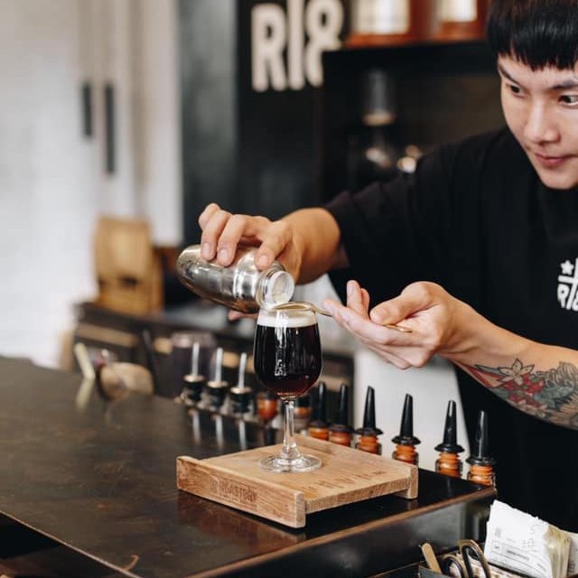 Barista_TH's tweet photo. Fancy Latte art? We recommend #Roast8ryLab. Group of Award-winning baristas with perfect brewing techniques. The owner and World Latte Art Champion 2017 Arnon Thitiprasert is the🌟of this place.📍14 soi 3 Nimmanhaemin Rd, Chiang Mai @aroii 
#รีวิวเชียงใหม่ #รีวิวคาเฟ่ @CAFETELLER https://t.co/zvIibXhcMX