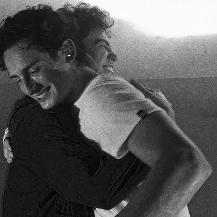 Dianisss2016's tweet photo. "Los ENCONTRÉ...
A Quiénes Menos Imaginaba
A Quiénes No Esperaba
A Quiénes NO Buscaba
Entonces, Aprendí Que El Amor No Se Elige
El AMOR Nos Elige A Nosotros Y Ahí Está Su MAGIA" 💙💜
#EstrellasDelUniverso #MiEclipse #CachitoDeUniverso
#NuevaFotoDePerfil https://t.co/3Zy0O00wPM