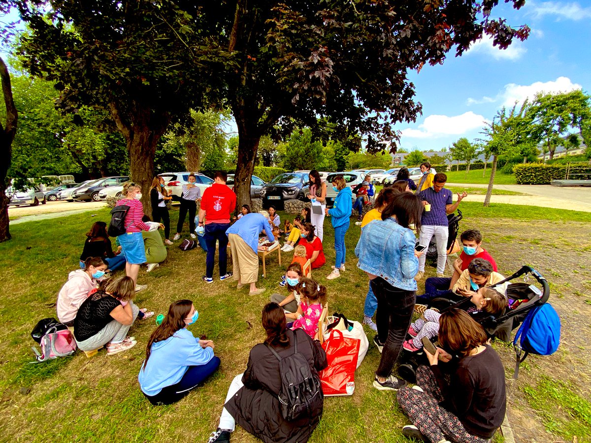 Petit goûter improvisé par les familles pour remercier les intervenants du stage du projet CAP! Bravo à tous les enfants pour leurs progrès et merci pour le gâteau au chocolat 🍫 ! <a href="/fondation_ildys/">Fondation ILDYS</a> @FondationPC #paralysiecerebrale