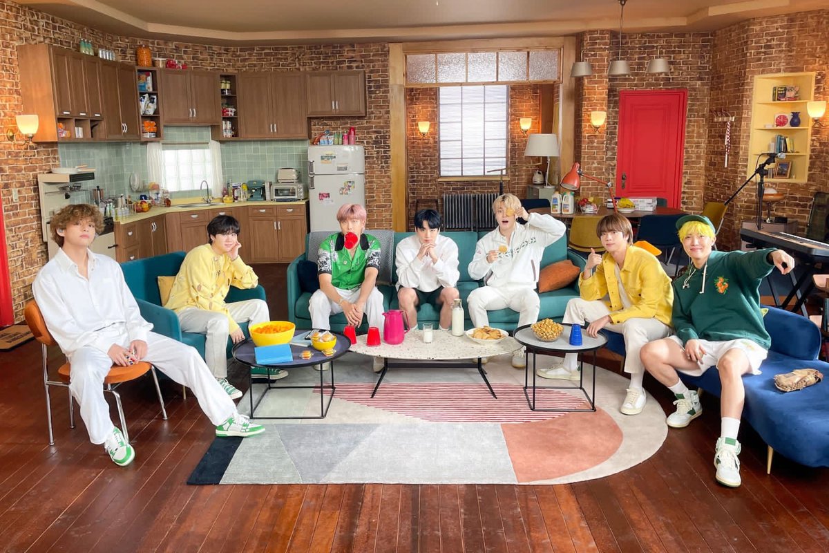 sugminyoon's tweet photo. 🌷Son Hermosos 💜✨

@BTS_twt #BTS #bts_official_bighit https://t.co/slhALZaukO