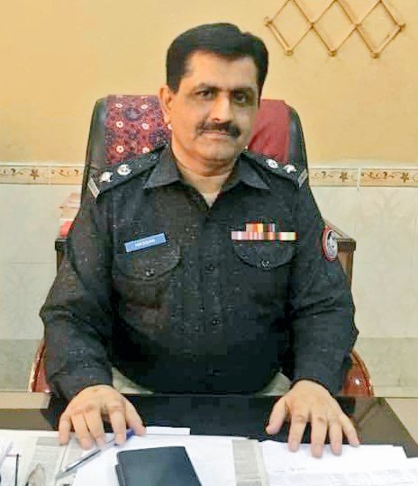 The human rights commission should take notice. Jailer hassan sahto has also banned the meeting with the prisoners.
#RemoveJSHassanSehto