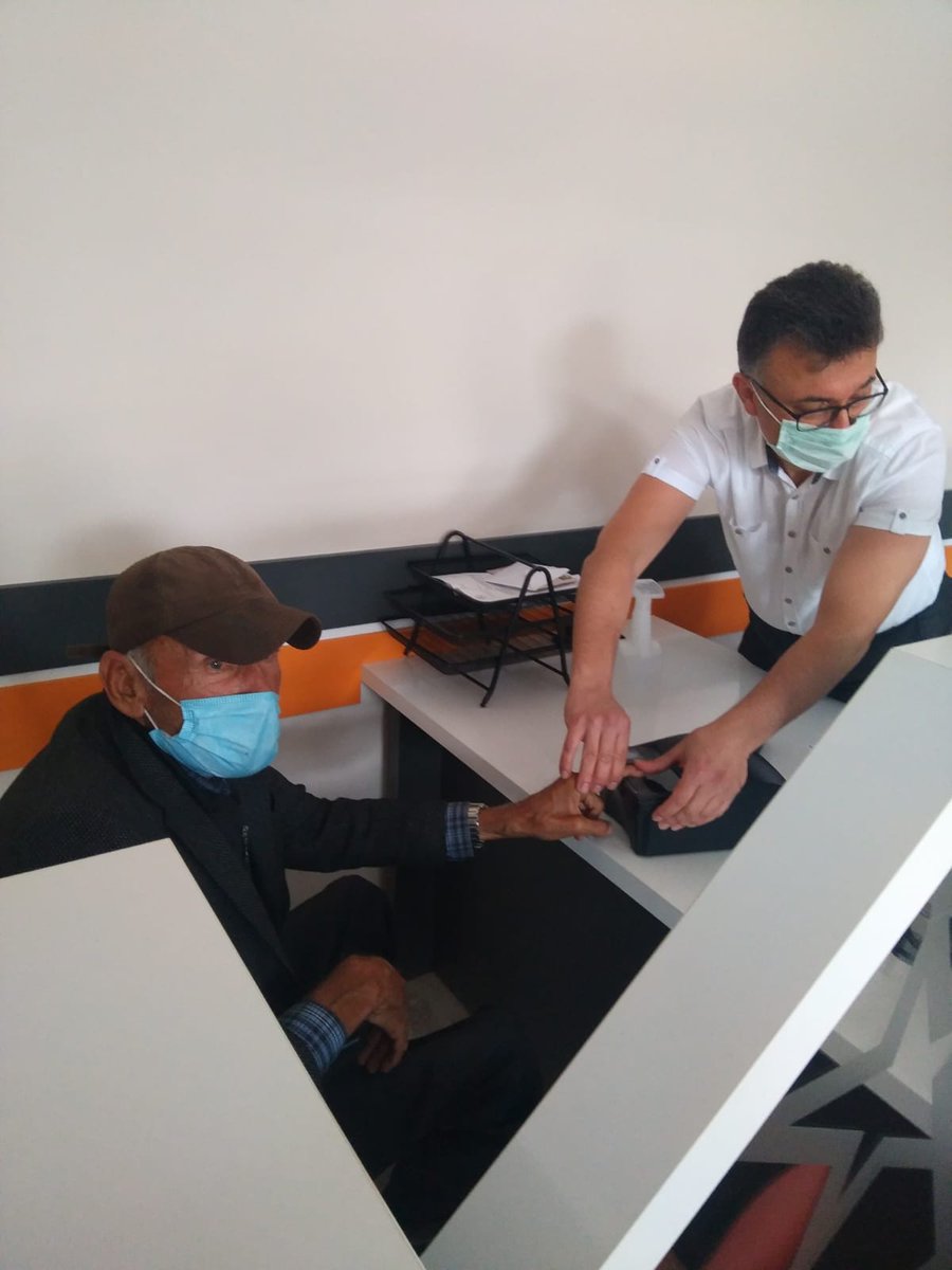 Kaymakamlığımıza gelen kimsesiz engelli vatandaşımızla  müdürümüz  Dolunay KÜRÜ bizzat ilgilenerek  başvurusunu almistir.
<a href="/sefikaygol/">Şefik AYGÖL</a> 
<a href="/NigdeValiligi/">T.C. Niğde Valiliği</a>
<a href="/nigdenufus/">Niğde İl Nüfus ve Vatandaşlık Müdürlüğü</a>
<a href="/huseyinsinan44/">Hüseyin Sinan</a>
#HayatınızınHerAnında