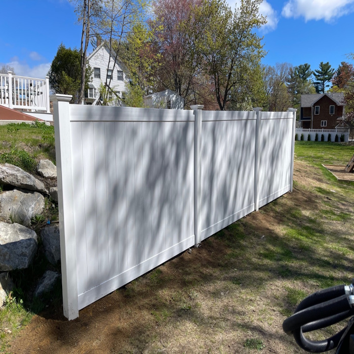 FenceState's tweet image. The installation crew installed a 6' vinyl privacy fence for this property in Hudson, NH.  
 #HudsonNH #vinylfencing #privacyfencing

granitestatefence.com/vinyl-privacy-…