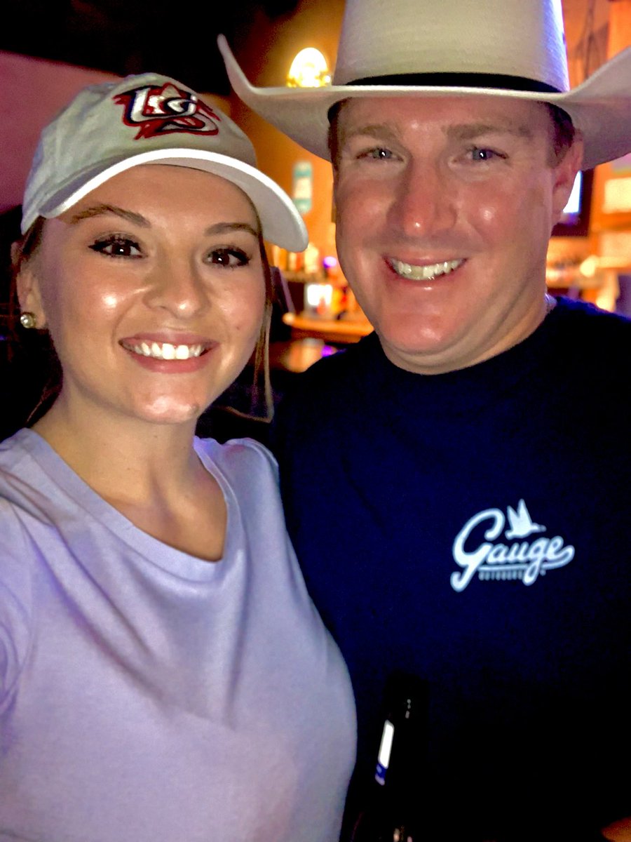 Night out with my queen. She looks better than me ⁦<a href="/JennVanVleet10/">Jennifer Mote</a>⁩