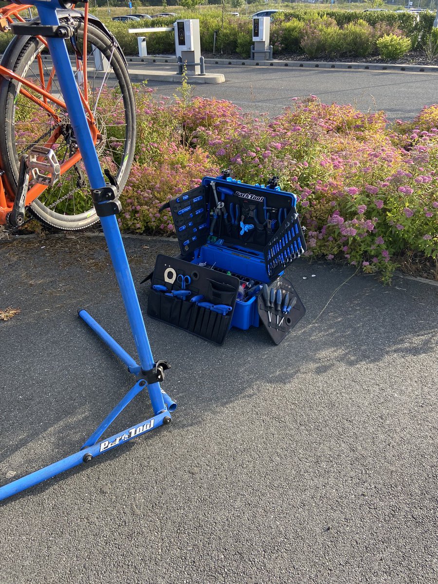 BikeDoctorDave's tweet photo. @NorthumbriaNHS #DtBike+ seesion #NSECH #morestaffonbikes lovely morning for a bike ride to work 😁🚲👍here to service bikes and free advice on all things bike @bike4healthorg https://t.co/0kphwLJfIW