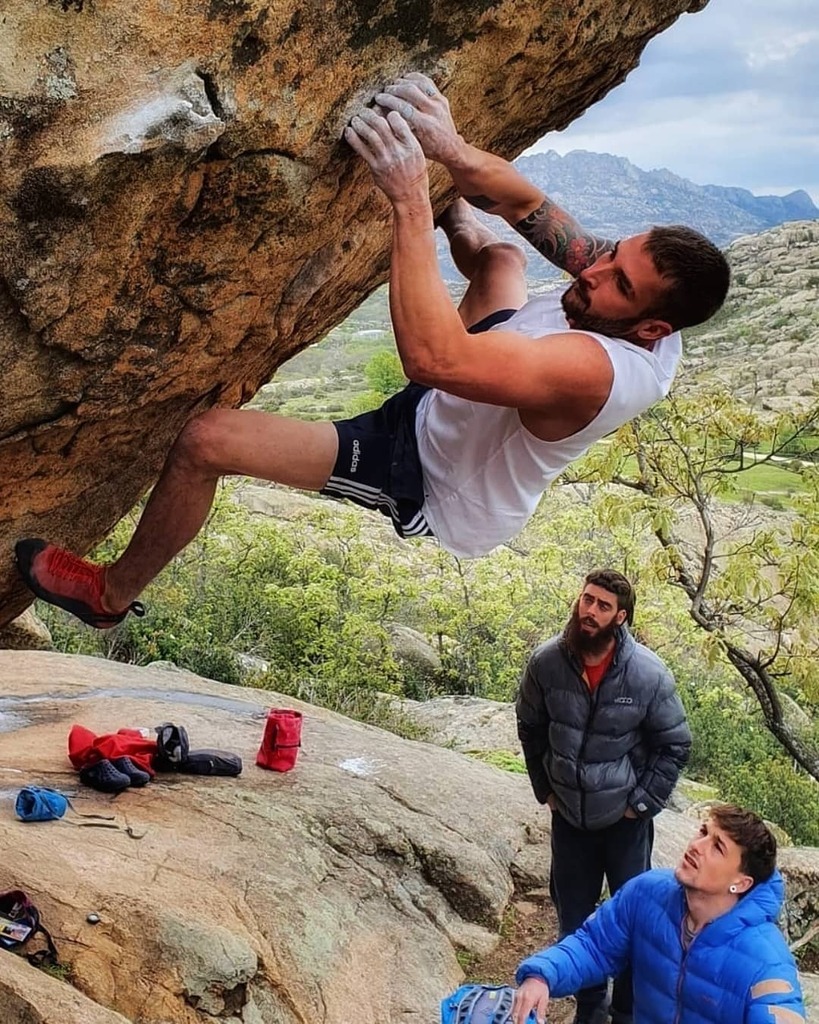 Hunt.
🐺@juanantonioclimber 
📷@jorgedcphoto
.
.
.
.
.
.
.
.
.
#lalobera #routsetter #wolvesdontbark #boulderingspain #routesetter #escaladadeportiva  #arrampicata #rockclimbing #climbing #boulder #bloque #escalador  #climber #bulder #climbingspain #chalk #grimper #climbinghar…