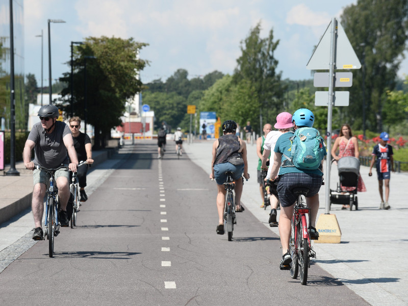 HS: Helsinki to build over 100 kilometres of high-class cycleways in coming years https://t.co/qzNnSXDH98 https://t.co/9sobP4iL61