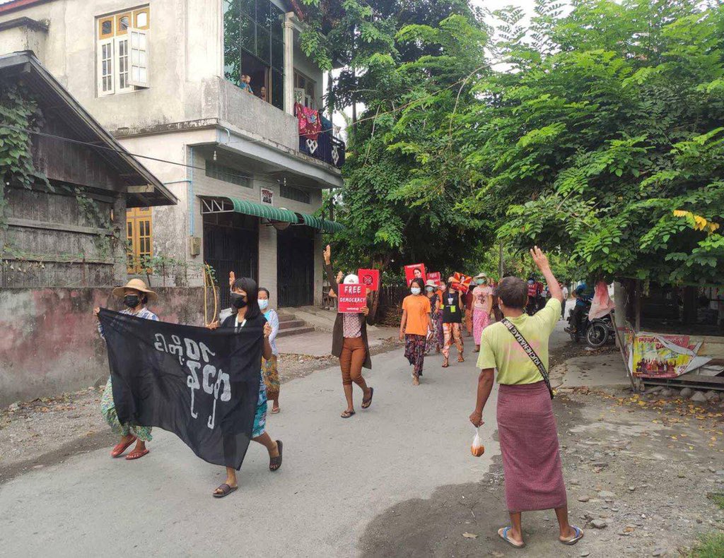William98978's tweet photo. Locals from Kale, Sagaing, took to the streets to demonstrate their continuous opposition to Myanmar's military rule, carrying a banner that said, "We Will Win." #July2Coup #WhatsHappeningInMyanmar https://t.co/MIxF9g4RwQ