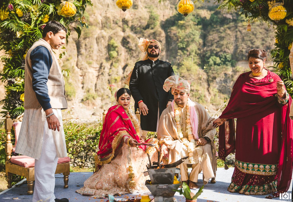 WeddingsAtTaj's tweet photo. Stunning backdrops, lush greenery and colourful flowers, a beautiful wedding of Ankita Gupta and Vikas Kataria at Taj Corbett Resort &amp; Spa, Uttarakhand
#meetusinthewoods https://t.co/mMsNHVOWEM