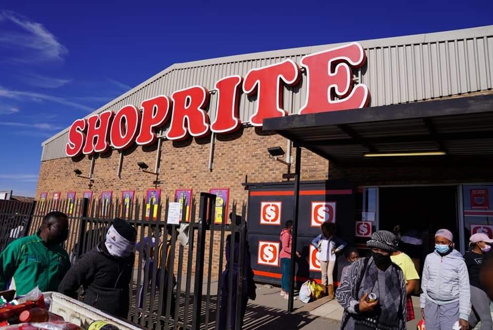 MotsekiMabuya1's tweet photo. MEC Faith Mazibuko also discovered expired food products at Sharpeville @Shoprite_SA , Sedibeng region. #GautengCOVID19 #bekelebeke #VaalTwitter #FlattenTheCurve https://t.co/wmt5kgw3MM