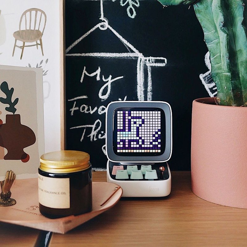 ThePnkStuff's tweet photo. Enjoy your favorite music and podcasts with cute pixel arts! Get Visual notification on screen when you get a phone call, a like on Instagram, or a message from WhatsApp.

Pre-Order from July 1st, 12:00 AM PST to July 14th, 11:59 PM PST.
Link: https://t.co/k0bwGzZcv0 https://t.co/AL5sH0ITen