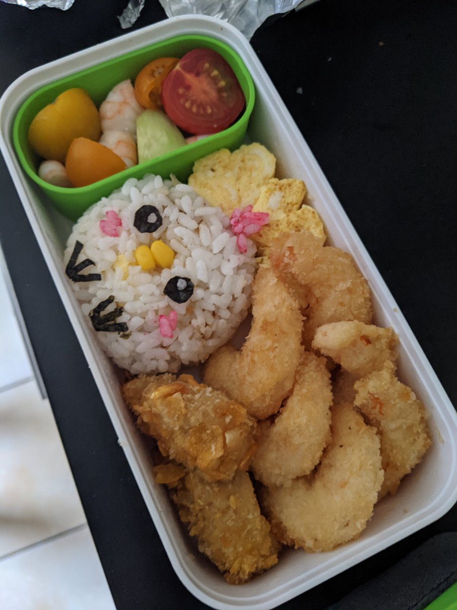 FiestyKiwi's tweet photo. My 16 yr old daughter made a bento box lunch for her dad &amp; little sister cuz they're off on a class trip today. She's always wanted to be a chef since she was 3. Not bad for a self-taught bento maker. What say you? 

#chefdreams #bentobox https://t.co/xUj1c6y3zK