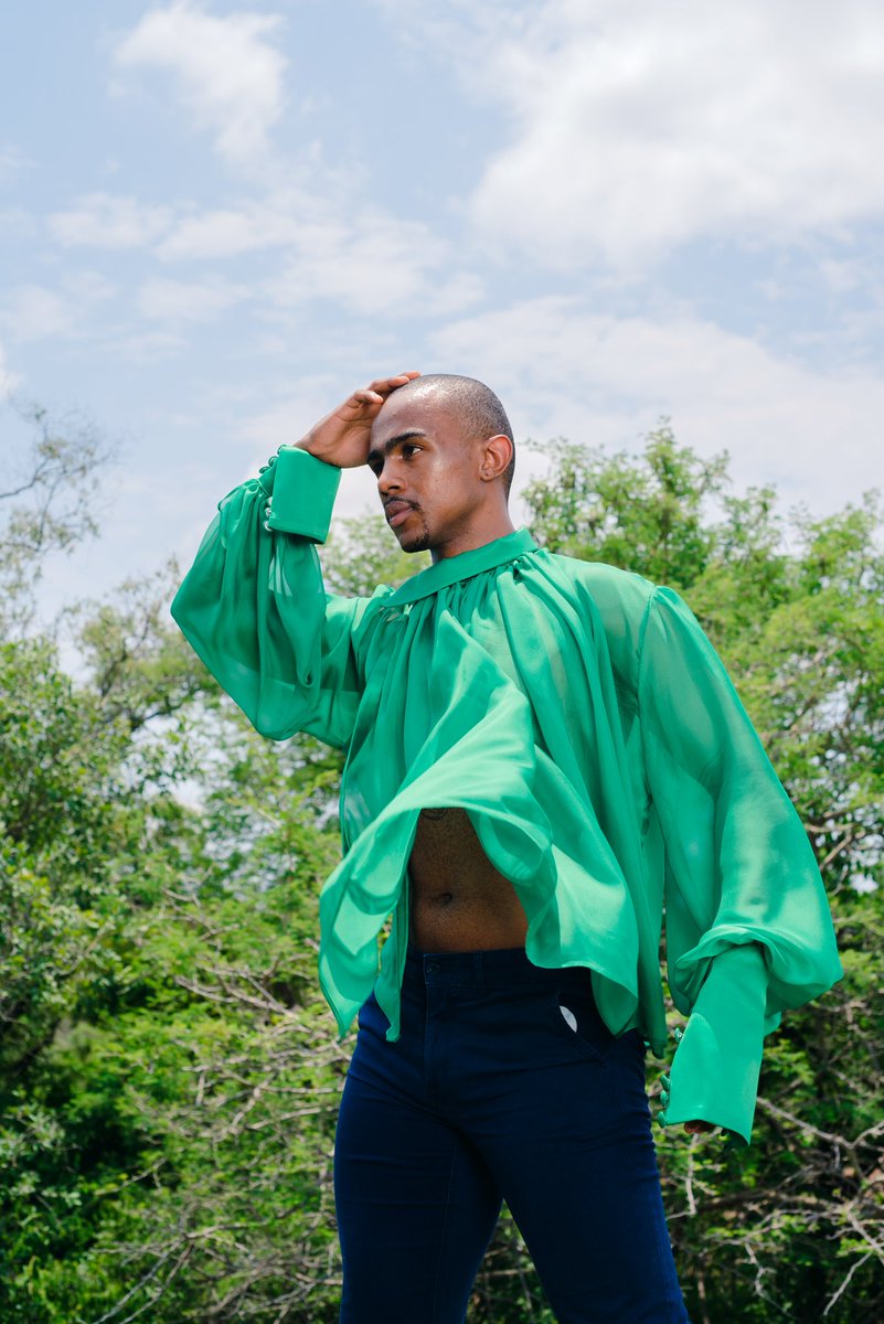 GildedSands's tweet photo. Whispering of dreams from all around them

📸: @donniedarko98_ 
Model: @soyournameisdrake on IG, an amazing yoga teacher who inspired this project by shooting his shot professionally, and we are so glad he did.
Creative Director: @kkolkes https://t.co/Xebz4li1m5