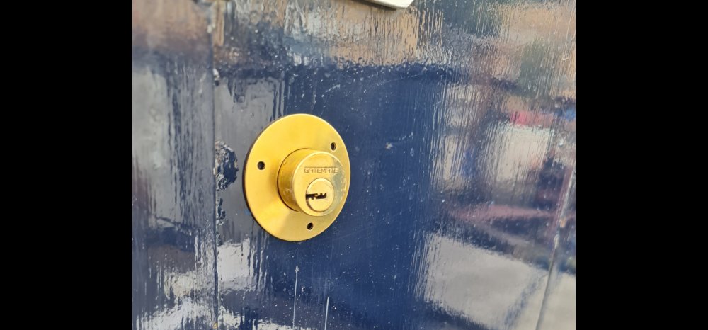 mitchy6740's tweet photo. Installing a few security upgrades on a barge! #lockfithemel #locksmith #secure https://t.co/nzV7av80K2