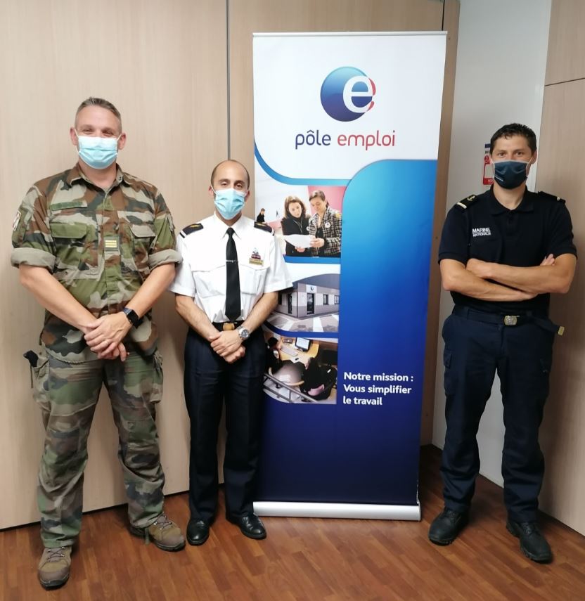 c_emploi's tweet photo. Pour susciter des vocations, mieux vaut bien connaitre son sujet. Le CIRFA était à @poleemploi_ara
 Clermont Jouhaux pour informer les conseillers de multiples opportunités de #recrutement et #formation. Merci aux représentants des 3 armées  @armeedeterre, @Marine, @Armee_de_lair https://t.co/aRMkl7dZKF