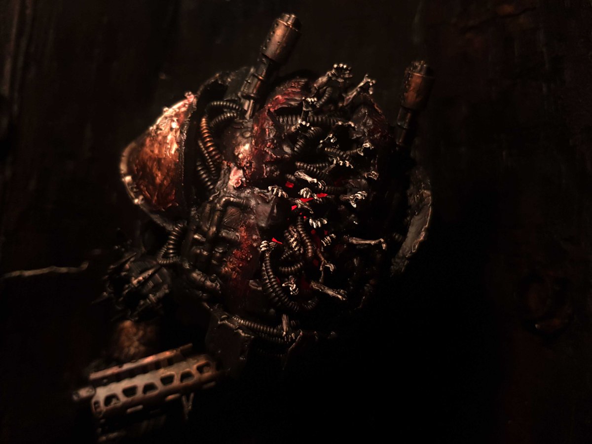 sulkan42's tweet photo. Hard to see, but the Corrupted Knight has red LEDs embedded inside the carapace #DarkMechanicus #PoorLighting https://t.co/ODoUGauELE