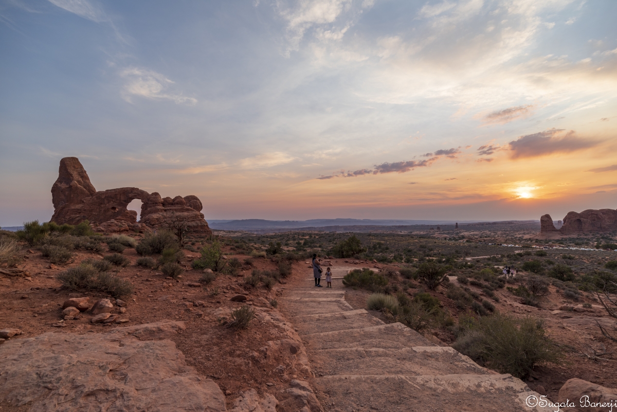 joy_for_ever's tweet photo. Night falls on #TurretArch at @ArchesNPS, #Utah. Both photos shot about half hour apart. Shot using a @PENTAXIAN #PentaxK1 and the @IrixUSA 15mm Firefly lens. #ArchesNationalPark #photography #Roadtrip https://t.co/Brah6IYJ3G