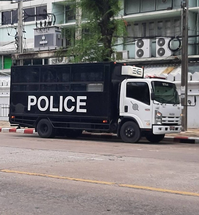 เร็วกว่าวัคซีน ก็นี่ละ รถจีโน่ รถควบคุมผู้ต้องหา มาปักหลักที่ทำเนียบก่อนม็อบ #เปิดตลาดราษฎร 4โมงเย็นวันนี้
#ม็อบ2กรกฎา