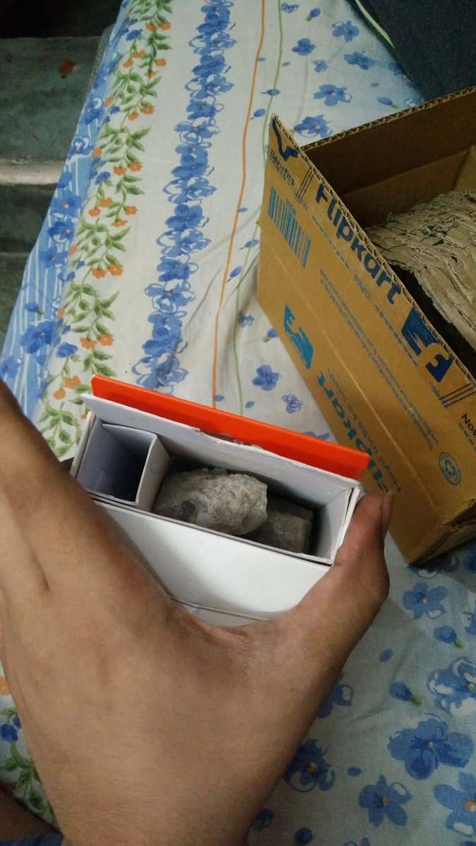 DhruvSh61408884's tweet photo. PowerBank = 3 Stones.... Placed order for mi 3i 20k mah PB i received 3 stones + invoice of Rs1600... They assured me refund... But not expected such experience.. #STONEMAGIC, @AmreliaRuhez, @Flipkart https://t.co/13TWbWSi7M