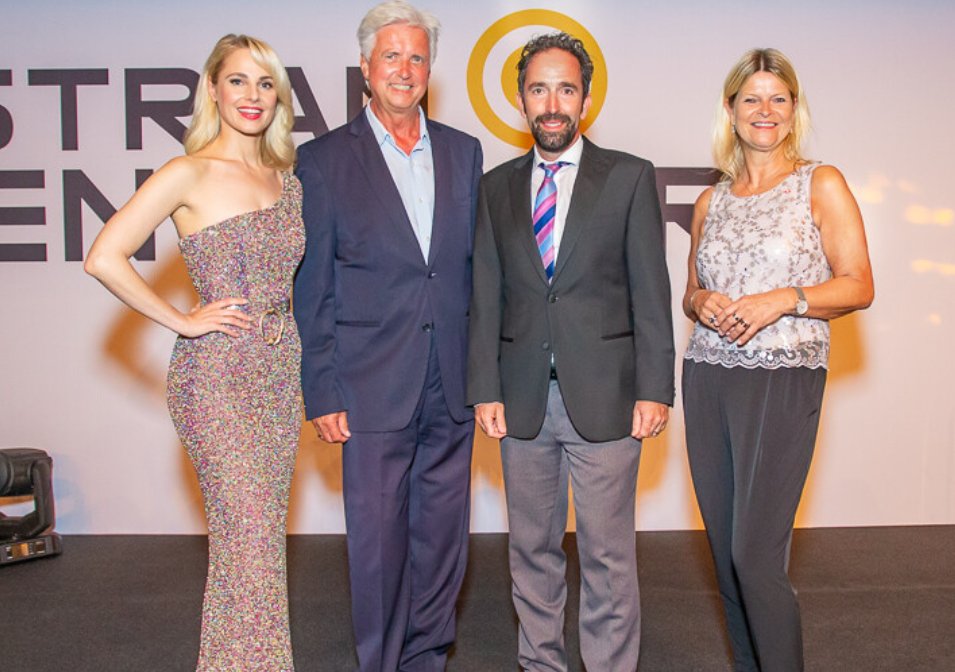 AEcolabel's tweet photo. Sonderpreis #GreenEvents bei #AustrianEventAwards:
Gratulation DesigncenterLinz für #Umweltzeichen Zertifizierung des Jahresauftakt der Österreichischen Post AG, (EventServiceRS)
Perfekte #GreenLocation, Anreise natürlich mit @unsereOEBB
Dank an AwardOrganisator Christoph Berndl! https://t.co/EzoHOV1cvd