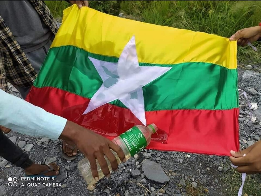 sggrvlyouth's tweet photo. #Mandalay,Famous #Mya_Taung Strike burned military slave flag with the scent of blood and military uniform showing anger towards the institution which has seized power from the democratic gov and chanted anti coup solgans.

#July2Coup
#WhatsHappeningInMyanmar https://t.co/1N2OvsPRMR