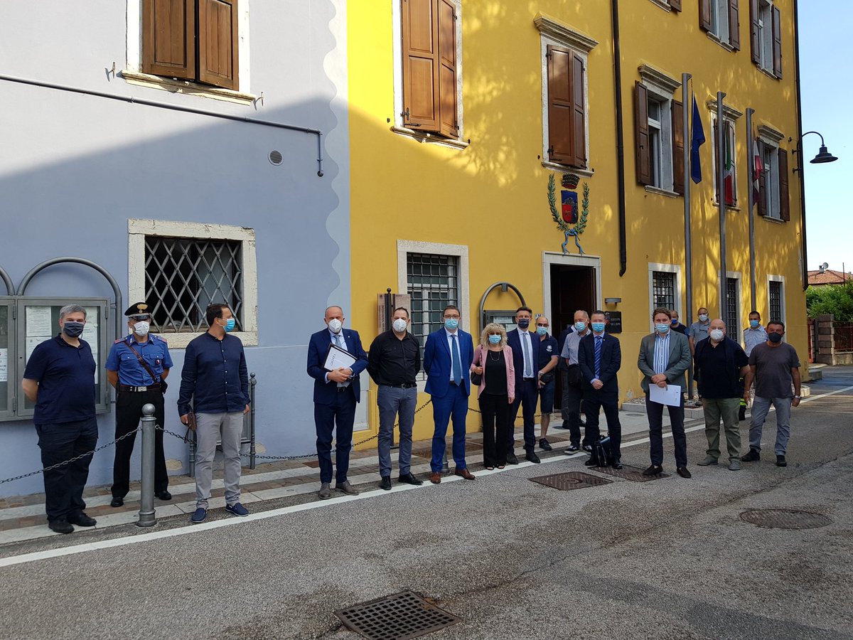 ProvinciaTrento's tweet photo. Seduta 'fuori porta' per la #GiuntaprovincialeTrento Oggi tappa  a #Calliano Nei saluti di benvenuto focus su ferrovia, gestione comuni, scuola e salute @MaurizioFugatti https://t.co/FCC06m5ffD