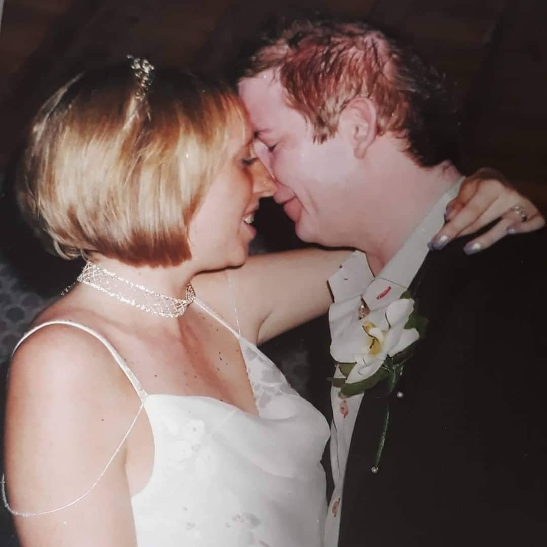 RachelSalmon81's tweet photo. 17 years ago today we said I do. Unfortunately we only made 9 (almost 10!) years together before death intervened and now I can only visit your tree. Thank you for showing me what true love really is. Happy anniversary my handsome hubby. #widow #widowslife #deathisnottaboo https://t.co/i97dfKlvSW